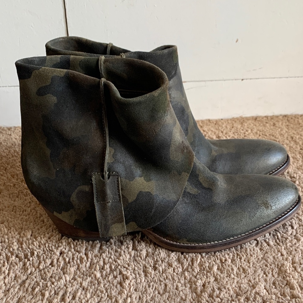 Stylish Camouflage Ankle Booties